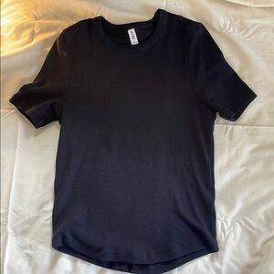 Kotn women’s black fitted rib tee excellent condition size small